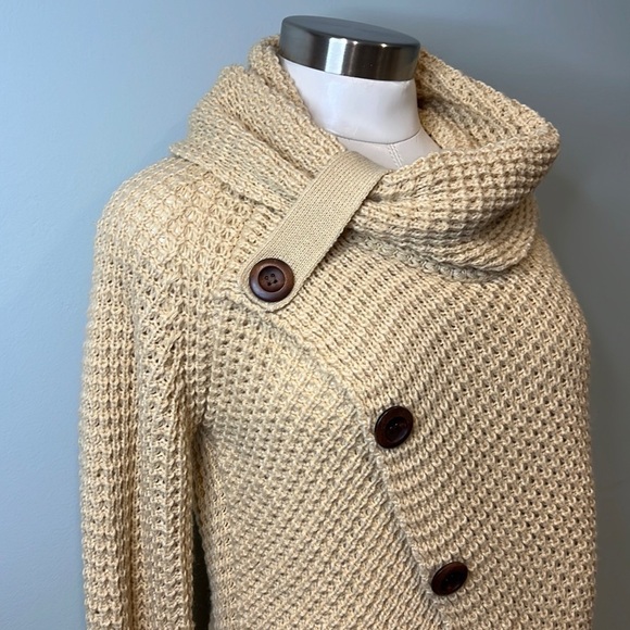 ✨HOST PICK✨ Women’s Button Sweater - Picture 8 of 11